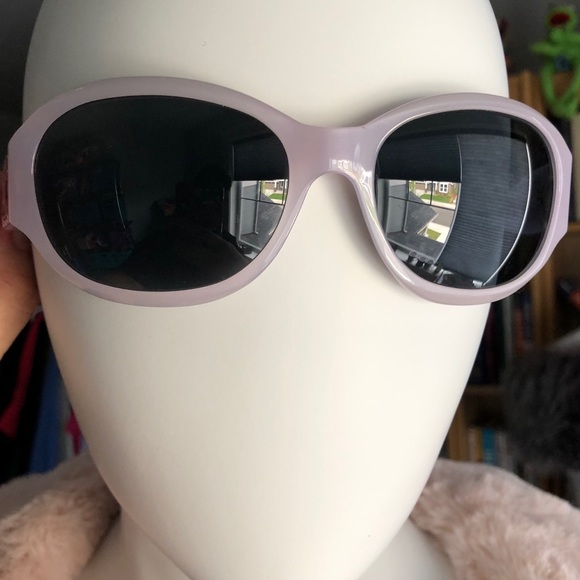 CHANEL-AUTHENTIC Preloved Lavender SUNGLASSES main image 4